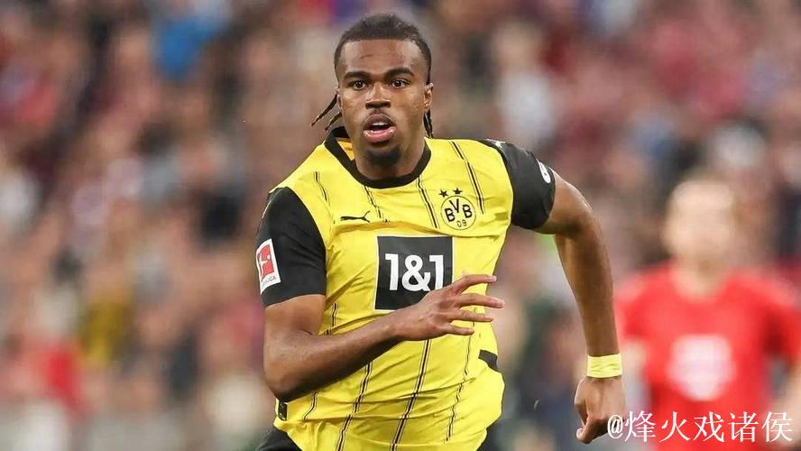 主裁:安萨拉拉扯丘库埃梅卡未判罚?属轻微动作 主裁:安萨拉拉扯丘库埃梅卡未判罚?属轻微动作